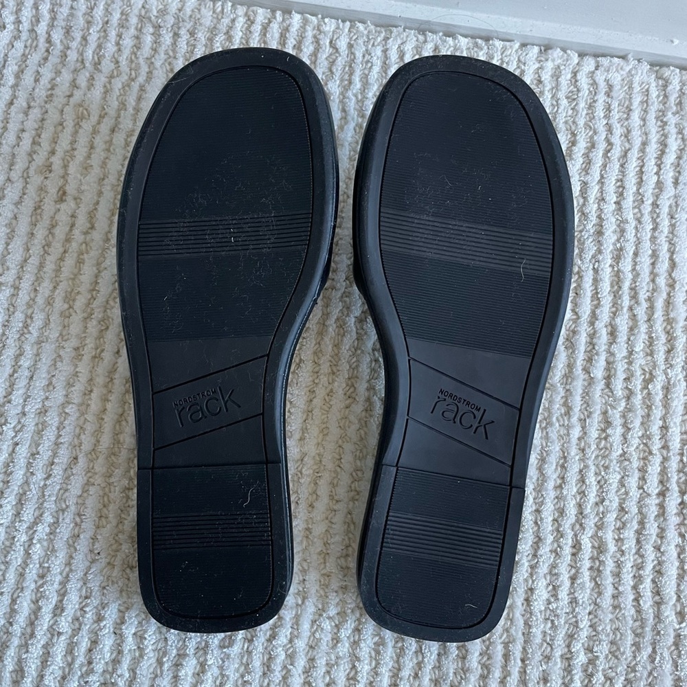Koda Slide Sandal - Picture 2 of 2